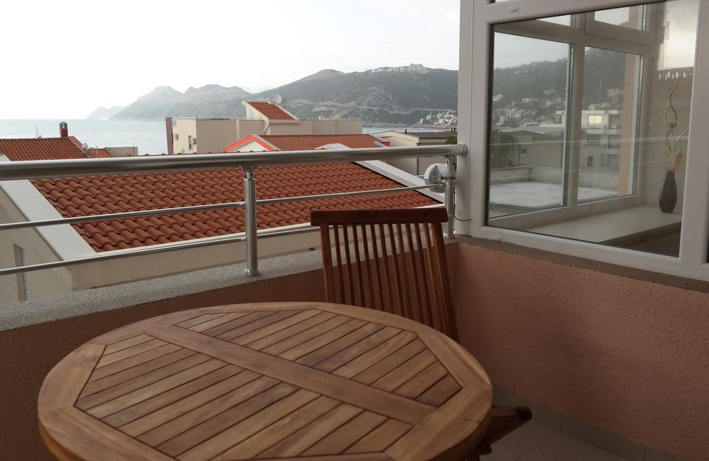 Tuna Apartments Dobra Voda Bagian luar foto